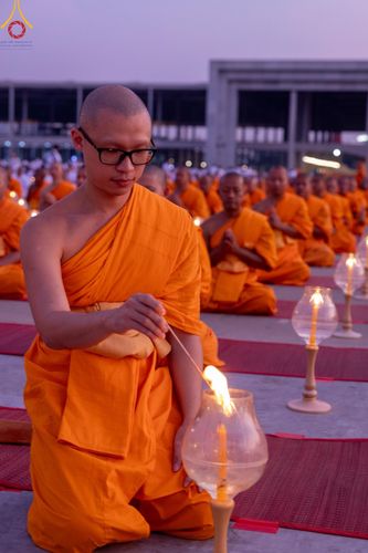 ภาพ No.204867:พิธีจุดประทีปถวายเป็นพุทธบูชา และบูชาธรรมมหาปูชนียาจารย์ ณ วัดพระธรรมกาย ตำบลคลองสาม อำเภอคลองหลวง จังหวัดปทุมธานี ในโครงการธรรมยาตรา กตัญญูบูชา มหาปูชนียาจารย์ พระมงคลเทพมุนี(สด จนฺทสโร) พระผู้ปราบมาร ปีที่ 13 วันที่ 31 มกราคม พ.ศ. 2568