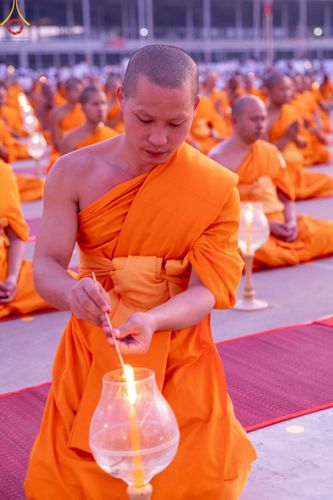 ภาพ No.204868:พิธีจุดประทีปถวายเป็นพุทธบูชา และบูชาธรรมมหาปูชนียาจารย์ ณ วัดพระธรรมกาย ตำบลคลองสาม อำเภอคลองหลวง จังหวัดปทุมธานี ในโครงการธรรมยาตรา กตัญญูบูชา มหาปูชนียาจารย์ พระมงคลเทพมุนี(สด จนฺทสโร) พระผู้ปราบมาร ปีที่ 13 วันที่ 31 มกราคม พ.ศ. 2568