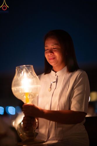 ภาพ No.204882:พิธีจุดประทีปถวายเป็นพุทธบูชา และบูชาธรรมมหาปูชนียาจารย์ ณ วัดพระธรรมกาย ตำบลคลองสาม อำเภอคลองหลวง จังหวัดปทุมธานี ในโครงการธรรมยาตรา กตัญญูบูชา มหาปูชนียาจารย์ พระมงคลเทพมุนี(สด จนฺทสโร) พระผู้ปราบมาร ปีที่ 13 วันที่ 31 มกราคม พ.ศ. 2568