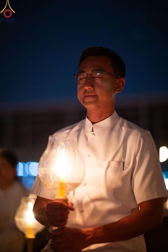 ภาพ No.204883:พิธีจุดประทีปถวายเป็นพุทธบูชา และบูชาธรรมมหาปูชนียาจารย์ ณ วัดพระธรรมกาย ตำบลคลองสาม อำเภอคลองหลวง จังหวัดปทุมธานี ในโครงการธรรมยาตรา กตัญญูบูชา มหาปูชนียาจารย์ พระมงคลเทพมุนี(สด จนฺทสโร) พระผู้ปราบมาร ปีที่ 13 วันที่ 31 มกราคม พ.ศ. 2568