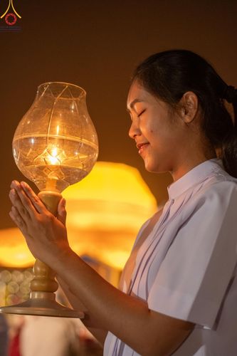 ภาพ No.204886:พิธีจุดประทีปถวายเป็นพุทธบูชา และบูชาธรรมมหาปูชนียาจารย์ ณ วัดพระธรรมกาย ตำบลคลองสาม อำเภอคลองหลวง จังหวัดปทุมธานี ในโครงการธรรมยาตรา กตัญญูบูชา มหาปูชนียาจารย์ พระมงคลเทพมุนี(สด จนฺทสโร) พระผู้ปราบมาร ปีที่ 13 วันที่ 31 มกราคม พ.ศ. 2568