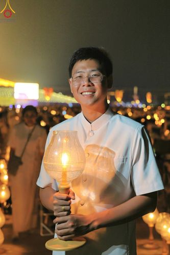 ภาพ No.204902:พิธีจุดประทีปถวายเป็นพุทธบูชา และบูชาธรรมมหาปูชนียาจารย์ ณ วัดพระธรรมกาย ตำบลคลองสาม อำเภอคลองหลวง จังหวัดปทุมธานี ในโครงการธรรมยาตรา กตัญญูบูชา มหาปูชนียาจารย์ พระมงคลเทพมุนี(สด จนฺทสโร) พระผู้ปราบมาร ปีที่ 13 วันที่ 31 มกราคม พ.ศ. 2568