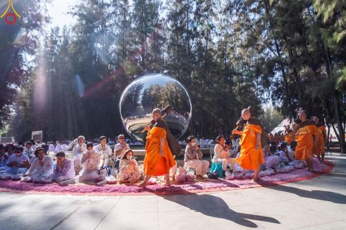 ภาพ No.205302:พิธีต้อนรับพระธรรมยาตรา ณ อนุสรณ์สถาน สถานที่เกิดในเพศสมณะ วัดสองพี่น้อง อำเภอสองพี่น้อง จังหวัดสุพรรณบุรี ในโครงการธรรมยาตรา กตัญญูบูชา มหาปูชนียาจารย์ พระมงคลเทพมุนี(สด จนฺทสโร) พระผู้ปราบมาร อนุสรณ์สถาน 7 แห่ง ปีที่ 13 วันที่ 11 มกราคม พ.ศ. 2568