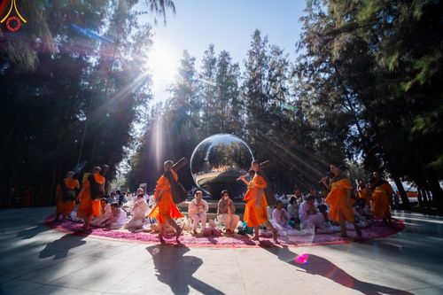 ภาพ No.205304:พิธีต้อนรับพระธรรมยาตรา ณ อนุสรณ์สถาน สถานที่เกิดในเพศสมณะ วัดสองพี่น้อง อำเภอสองพี่น้อง จังหวัดสุพรรณบุรี ในโครงการธรรมยาตรา กตัญญูบูชา มหาปูชนียาจารย์ พระมงคลเทพมุนี(สด จนฺทสโร) พระผู้ปราบมาร อนุสรณ์สถาน 7 แห่ง ปีที่ 13 วันที่ 11 มกราคม พ.ศ. 2568