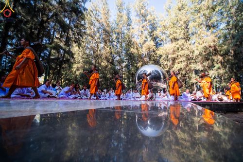 ภาพ No.205306:พิธีต้อนรับพระธรรมยาตรา ณ อนุสรณ์สถาน สถานที่เกิดในเพศสมณะ วัดสองพี่น้อง อำเภอสองพี่น้อง จังหวัดสุพรรณบุรี ในโครงการธรรมยาตรา กตัญญูบูชา มหาปูชนียาจารย์ พระมงคลเทพมุนี(สด จนฺทสโร) พระผู้ปราบมาร อนุสรณ์สถาน 7 แห่ง ปีที่ 13 วันที่ 11 มกราคม พ.ศ. 2568