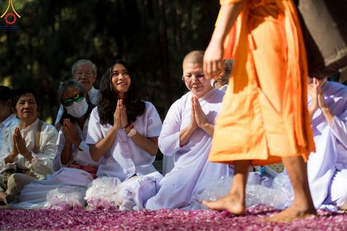 ภาพ No.205311:พิธีต้อนรับพระธรรมยาตรา ณ อนุสรณ์สถาน สถานที่เกิดในเพศสมณะ วัดสองพี่น้อง อำเภอสองพี่น้อง จังหวัดสุพรรณบุรี ในโครงการธรรมยาตรา กตัญญูบูชา มหาปูชนียาจารย์ พระมงคลเทพมุนี(สด จนฺทสโร) พระผู้ปราบมาร อนุสรณ์สถาน 7 แห่ง ปีที่ 13 วันที่ 11 มกราคม พ.ศ. 2568