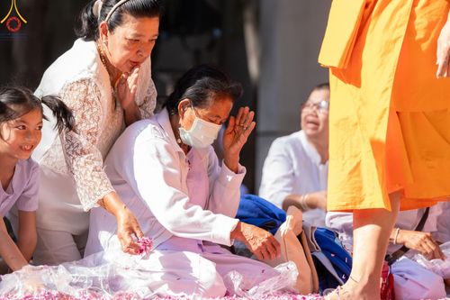 ภาพ No.205314:พิธีต้อนรับพระธรรมยาตรา ณ อนุสรณ์สถาน สถานที่เกิดในเพศสมณะ วัดสองพี่น้อง อำเภอสองพี่น้อง จังหวัดสุพรรณบุรี ในโครงการธรรมยาตรา กตัญญูบูชา มหาปูชนียาจารย์ พระมงคลเทพมุนี(สด จนฺทสโร) พระผู้ปราบมาร อนุสรณ์สถาน 7 แห่ง ปีที่ 13 วันที่ 11 มกราคม พ.ศ. 2568