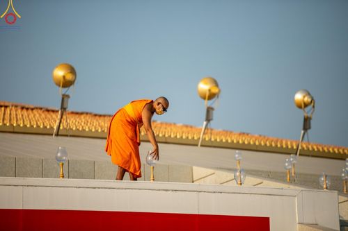 ภาพ No.205325:พิธีจุดประทีปถวายเป็นพุทธบูชา และบูชาธรรมมหาปูชนียาจารย์ ณ วัดพระธรรมกาย ตำบลคลองสาม อำเภอคลองหลวง จังหวัดปทุมธานี ในโครงการธรรมยาตรา กตัญญูบูชา มหาปูชนียาจารย์ พระมงคลเทพมุนี(สด จนฺทสโร) พระผู้ปราบมาร ปีที่ 13 วันที่ 31 มกราคม พ.ศ. 2568