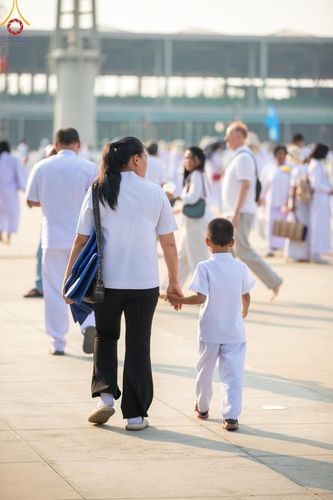 ภาพ No.205329:พิธีจุดประทีปถวายเป็นพุทธบูชา และบูชาธรรมมหาปูชนียาจารย์ ณ วัดพระธรรมกาย ตำบลคลองสาม อำเภอคลองหลวง จังหวัดปทุมธานี ในโครงการธรรมยาตรา กตัญญูบูชา มหาปูชนียาจารย์ พระมงคลเทพมุนี(สด จนฺทสโร) พระผู้ปราบมาร ปีที่ 13 วันที่ 31 มกราคม พ.ศ. 2568