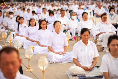ภาพ No.205339:พิธีจุดประทีปถวายเป็นพุทธบูชา และบูชาธรรมมหาปูชนียาจารย์ ณ วัดพระธรรมกาย ตำบลคลองสาม อำเภอคลองหลวง จังหวัดปทุมธานี ในโครงการธรรมยาตรา กตัญญูบูชา มหาปูชนียาจารย์ พระมงคลเทพมุนี(สด จนฺทสโร) พระผู้ปราบมาร ปีที่ 13 วันที่ 31 มกราคม พ.ศ. 2568