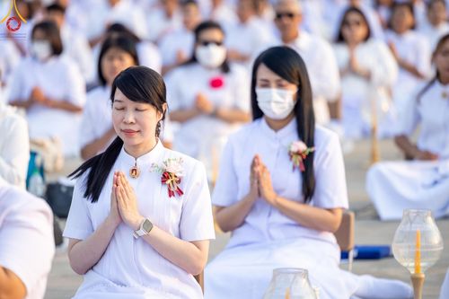 ภาพ No.205338:พิธีจุดประทีปถวายเป็นพุทธบูชา และบูชาธรรมมหาปูชนียาจารย์ ณ วัดพระธรรมกาย ตำบลคลองสาม อำเภอคลองหลวง จังหวัดปทุมธานี ในโครงการธรรมยาตรา กตัญญูบูชา มหาปูชนียาจารย์ พระมงคลเทพมุนี(สด จนฺทสโร) พระผู้ปราบมาร ปีที่ 13 วันที่ 31 มกราคม พ.ศ. 2568