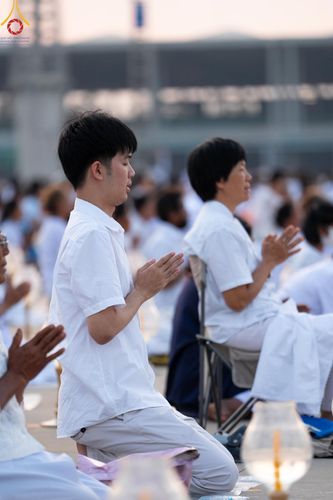 ภาพ No.205340:พิธีจุดประทีปถวายเป็นพุทธบูชา และบูชาธรรมมหาปูชนียาจารย์ ณ วัดพระธรรมกาย ตำบลคลองสาม อำเภอคลองหลวง จังหวัดปทุมธานี ในโครงการธรรมยาตรา กตัญญูบูชา มหาปูชนียาจารย์ พระมงคลเทพมุนี(สด จนฺทสโร) พระผู้ปราบมาร ปีที่ 13 วันที่ 31 มกราคม พ.ศ. 2568