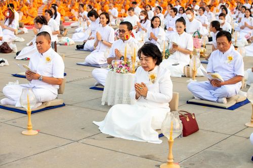 ภาพ No.205342:พิธีจุดประทีปถวายเป็นพุทธบูชา และบูชาธรรมมหาปูชนียาจารย์ ณ วัดพระธรรมกาย ตำบลคลองสาม อำเภอคลองหลวง จังหวัดปทุมธานี ในโครงการธรรมยาตรา กตัญญูบูชา มหาปูชนียาจารย์ พระมงคลเทพมุนี(สด จนฺทสโร) พระผู้ปราบมาร ปีที่ 13 วันที่ 31 มกราคม พ.ศ. 2568