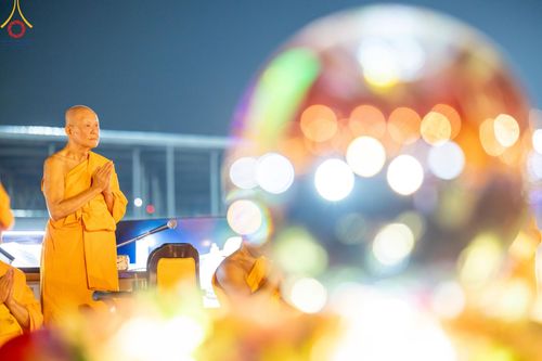 ภาพ No.205358:พิธีจุดประทีปถวายเป็นพุทธบูชา และบูชาธรรมมหาปูชนียาจารย์ ณ วัดพระธรรมกาย ตำบลคลองสาม อำเภอคลองหลวง จังหวัดปทุมธานี ในโครงการธรรมยาตรา กตัญญูบูชา มหาปูชนียาจารย์ พระมงคลเทพมุนี(สด จนฺทสโร) พระผู้ปราบมาร ปีที่ 13 วันที่ 31 มกราคม พ.ศ. 2568