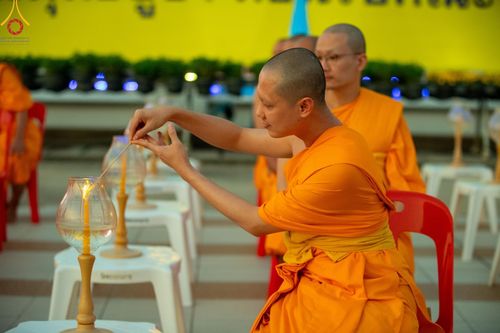ภาพ No.205360:พิธีจุดประทีปถวายเป็นพุทธบูชา และบูชาธรรมมหาปูชนียาจารย์ ณ วัดพระธรรมกาย ตำบลคลองสาม อำเภอคลองหลวง จังหวัดปทุมธานี ในโครงการธรรมยาตรา กตัญญูบูชา มหาปูชนียาจารย์ พระมงคลเทพมุนี(สด จนฺทสโร) พระผู้ปราบมาร ปีที่ 13 วันที่ 31 มกราคม พ.ศ. 2568