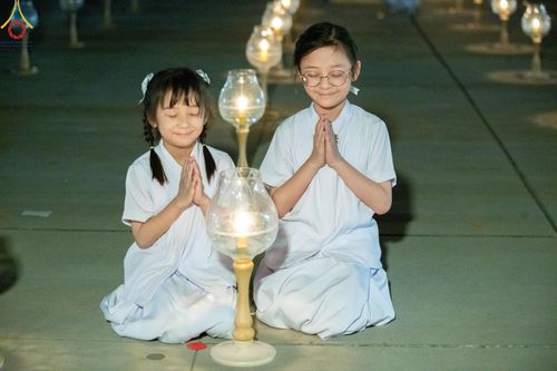 ภาพ No.205362:พิธีจุดประทีปถวายเป็นพุทธบูชา และบูชาธรรมมหาปูชนียาจารย์ ณ วัดพระธรรมกาย ตำบลคลองสาม อำเภอคลองหลวง จังหวัดปทุมธานี ในโครงการธรรมยาตรา กตัญญูบูชา มหาปูชนียาจารย์ พระมงคลเทพมุนี(สด จนฺทสโร) พระผู้ปราบมาร ปีที่ 13 วันที่ 31 มกราคม พ.ศ. 2568