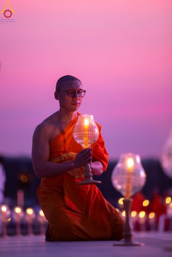 ภาพ No.205368:พิธีจุดประทีปถวายเป็นพุทธบูชา และบูชาธรรมมหาปูชนียาจารย์ ณ วัดพระธรรมกาย ตำบลคลองสาม อำเภอคลองหลวง จังหวัดปทุมธานี ในโครงการธรรมยาตรา กตัญญูบูชา มหาปูชนียาจารย์ พระมงคลเทพมุนี(สด จนฺทสโร) พระผู้ปราบมาร ปีที่ 13 วันที่ 31 มกราคม พ.ศ. 2568