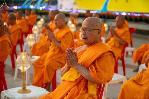 ภาพ No.205374:พิธีจุดประทีปถวายเป็นพุทธบูชา และบูชาธรรมมหาปูชนียาจารย์ ณ วัดพระธรรมกาย ตำบลคลองสาม อำเภอคลองหลวง จังหวัดปทุมธานี ในโครงการธรรมยาตรา กตัญญูบูชา มหาปูชนียาจารย์ พระมงคลเทพมุนี(สด จนฺทสโร) พระผู้ปราบมาร ปีที่ 13 วันที่ 31 มกราคม พ.ศ. 2568