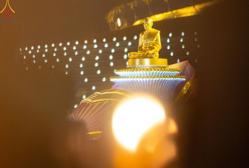 ภาพ No.205375:พิธีจุดประทีปถวายเป็นพุทธบูชา และบูชาธรรมมหาปูชนียาจารย์ ณ วัดพระธรรมกาย ตำบลคลองสาม อำเภอคลองหลวง จังหวัดปทุมธานี ในโครงการธรรมยาตรา กตัญญูบูชา มหาปูชนียาจารย์ พระมงคลเทพมุนี(สด จนฺทสโร) พระผู้ปราบมาร ปีที่ 13 วันที่ 31 มกราคม พ.ศ. 2568