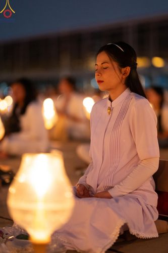 ภาพ No.205376:พิธีจุดประทีปถวายเป็นพุทธบูชา และบูชาธรรมมหาปูชนียาจารย์ ณ วัดพระธรรมกาย ตำบลคลองสาม อำเภอคลองหลวง จังหวัดปทุมธานี ในโครงการธรรมยาตรา กตัญญูบูชา มหาปูชนียาจารย์ พระมงคลเทพมุนี(สด จนฺทสโร) พระผู้ปราบมาร ปีที่ 13 วันที่ 31 มกราคม พ.ศ. 2568