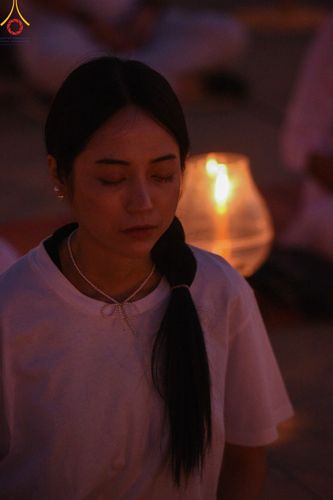 ภาพ No.205389:พิธีจุดประทีปถวายเป็นพุทธบูชา และบูชาธรรมมหาปูชนียาจารย์ ณ วัดพระธรรมกาย ตำบลคลองสาม อำเภอคลองหลวง จังหวัดปทุมธานี ในโครงการธรรมยาตรา กตัญญูบูชา มหาปูชนียาจารย์ พระมงคลเทพมุนี(สด จนฺทสโร) พระผู้ปราบมาร ปีที่ 13 วันที่ 31 มกราคม พ.ศ. 2568