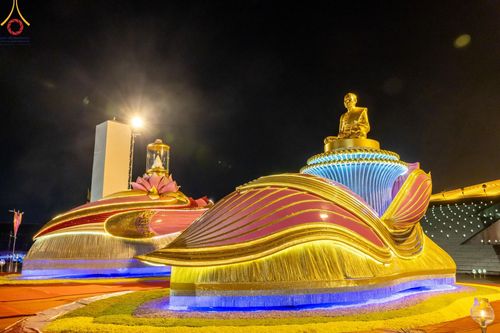 ภาพ No.205395:พิธีจุดประทีปถวายเป็นพุทธบูชา และบูชาธรรมมหาปูชนียาจารย์ ณ วัดพระธรรมกาย ตำบลคลองสาม อำเภอคลองหลวง จังหวัดปทุมธานี ในโครงการธรรมยาตรา กตัญญูบูชา มหาปูชนียาจารย์ พระมงคลเทพมุนี(สด จนฺทสโร) พระผู้ปราบมาร ปีที่ 13 วันที่ 31 มกราคม พ.ศ. 2568