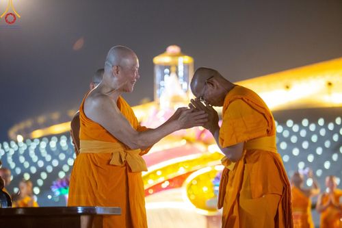 ภาพ No.205397:พิธีจุดประทีปถวายเป็นพุทธบูชา และบูชาธรรมมหาปูชนียาจารย์ ณ วัดพระธรรมกาย ตำบลคลองสาม อำเภอคลองหลวง จังหวัดปทุมธานี ในโครงการธรรมยาตรา กตัญญูบูชา มหาปูชนียาจารย์ พระมงคลเทพมุนี(สด จนฺทสโร) พระผู้ปราบมาร ปีที่ 13 วันที่ 31 มกราคม พ.ศ. 2568