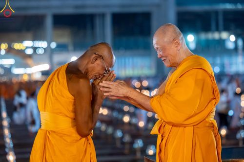 ภาพ No.205398:พิธีจุดประทีปถวายเป็นพุทธบูชา และบูชาธรรมมหาปูชนียาจารย์ ณ วัดพระธรรมกาย ตำบลคลองสาม อำเภอคลองหลวง จังหวัดปทุมธานี ในโครงการธรรมยาตรา กตัญญูบูชา มหาปูชนียาจารย์ พระมงคลเทพมุนี(สด จนฺทสโร) พระผู้ปราบมาร ปีที่ 13 วันที่ 31 มกราคม พ.ศ. 2568