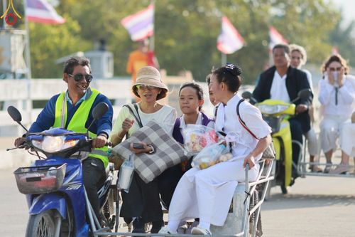 ภาพ No.206298:พิธีจุดประทีปถวายเป็นพุทธบูชา และบูชาธรรมมหาปูชนียาจารย์ ณ วัดสองพี่น้อง ต.ต้นตาล อ.สองพี่น้อง จ.สุพรรณบุรี ในโครงการธรรมยาตรา กตัญญูบูชา มหาปูชนียาจารย์ พระมงคลเทพมุนี(สด จนฺทสโร) พระผู้ปราบมาร อนุสรณ์สถาน 7 แห่ง ปีที่ 13 วันที่ 14 มกราคม พ.ศ. 2568