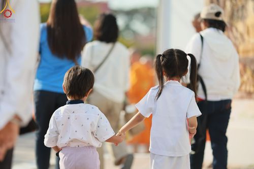 ภาพ No.206299:พิธีจุดประทีปถวายเป็นพุทธบูชา และบูชาธรรมมหาปูชนียาจารย์ ณ วัดสองพี่น้อง ต.ต้นตาล อ.สองพี่น้อง จ.สุพรรณบุรี ในโครงการธรรมยาตรา กตัญญูบูชา มหาปูชนียาจารย์ พระมงคลเทพมุนี(สด จนฺทสโร) พระผู้ปราบมาร อนุสรณ์สถาน 7 แห่ง ปีที่ 13 วันที่ 14 มกราคม พ.ศ. 2568