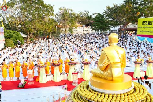 ภาพ No.206336:พิธีจุดประทีปถวายเป็นพุทธบูชา และบูชาธรรมมหาปูชนียาจารย์ ณ วัดสองพี่น้อง ต.ต้นตาล อ.สองพี่น้อง จ.สุพรรณบุรี ในโครงการธรรมยาตรา กตัญญูบูชา มหาปูชนียาจารย์ พระมงคลเทพมุนี(สด จนฺทสโร) พระผู้ปราบมาร อนุสรณ์สถาน 7 แห่ง ปีที่ 13 วันที่ 14 มกราคม พ.ศ. 2568