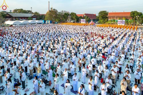 ภาพ No.206340:พิธีจุดประทีปถวายเป็นพุทธบูชา และบูชาธรรมมหาปูชนียาจารย์ ณ วัดสองพี่น้อง ต.ต้นตาล อ.สองพี่น้อง จ.สุพรรณบุรี ในโครงการธรรมยาตรา กตัญญูบูชา มหาปูชนียาจารย์ พระมงคลเทพมุนี(สด จนฺทสโร) พระผู้ปราบมาร อนุสรณ์สถาน 7 แห่ง ปีที่ 13 วันที่ 14 มกราคม พ.ศ. 2568