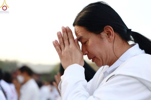 ภาพ No.206358:พิธีจุดประทีปถวายเป็นพุทธบูชา และบูชาธรรมมหาปูชนียาจารย์ ณ วัดสองพี่น้อง ต.ต้นตาล อ.สองพี่น้อง จ.สุพรรณบุรี ในโครงการธรรมยาตรา กตัญญูบูชา มหาปูชนียาจารย์ พระมงคลเทพมุนี(สด จนฺทสโร) พระผู้ปราบมาร อนุสรณ์สถาน 7 แห่ง ปีที่ 13 วันที่ 14 มกราคม พ.ศ. 2568