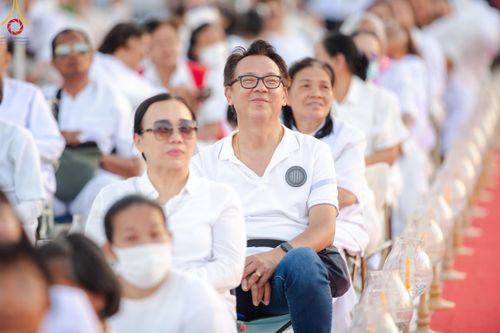 ภาพ No.206379:พิธีจุดประทีปถวายเป็นพุทธบูชา และบูชาธรรมมหาปูชนียาจารย์ ณ วัดสองพี่น้อง ต.ต้นตาล อ.สองพี่น้อง จ.สุพรรณบุรี ในโครงการธรรมยาตรา กตัญญูบูชา มหาปูชนียาจารย์ พระมงคลเทพมุนี(สด จนฺทสโร) พระผู้ปราบมาร อนุสรณ์สถาน 7 แห่ง ปีที่ 13 วันที่ 14 มกราคม พ.ศ. 2568