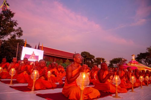 ภาพ No.206391:พิธีจุดประทีปถวายเป็นพุทธบูชา และบูชาธรรมมหาปูชนียาจารย์ ณ วัดสองพี่น้อง ต.ต้นตาล อ.สองพี่น้อง จ.สุพรรณบุรี ในโครงการธรรมยาตรา กตัญญูบูชา มหาปูชนียาจารย์ พระมงคลเทพมุนี(สด จนฺทสโร) พระผู้ปราบมาร อนุสรณ์สถาน 7 แห่ง ปีที่ 13 วันที่ 14 มกราคม พ.ศ. 2568