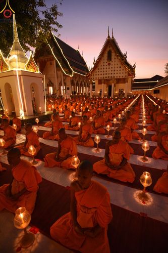 ภาพ No.206396:พิธีจุดประทีปถวายเป็นพุทธบูชา และบูชาธรรมมหาปูชนียาจารย์ ณ วัดสองพี่น้อง ต.ต้นตาล อ.สองพี่น้อง จ.สุพรรณบุรี ในโครงการธรรมยาตรา กตัญญูบูชา มหาปูชนียาจารย์ พระมงคลเทพมุนี(สด จนฺทสโร) พระผู้ปราบมาร อนุสรณ์สถาน 7 แห่ง ปีที่ 13 วันที่ 14 มกราคม พ.ศ. 2568
