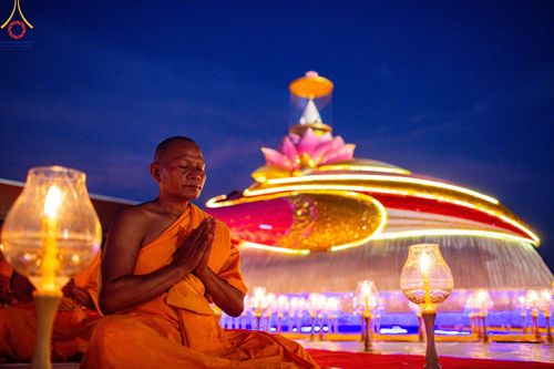 ภาพ No.206421:พิธีจุดประทีปถวายเป็นพุทธบูชา และบูชาธรรมมหาปูชนียาจารย์ ณ วัดสองพี่น้อง ต.ต้นตาล อ.สองพี่น้อง จ.สุพรรณบุรี ในโครงการธรรมยาตรา กตัญญูบูชา มหาปูชนียาจารย์ พระมงคลเทพมุนี(สด จนฺทสโร) พระผู้ปราบมาร อนุสรณ์สถาน 7 แห่ง ปีที่ 13 วันที่ 14 มกราคม พ.ศ. 2568