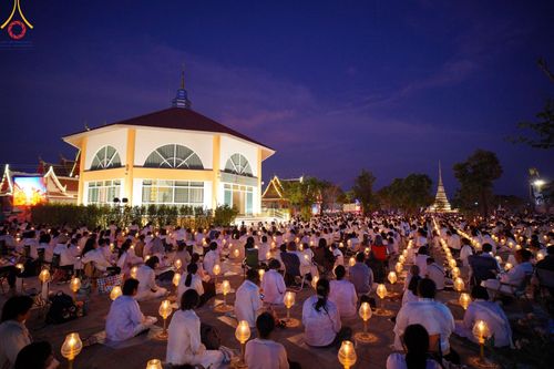 ภาพ No.206424:พิธีจุดประทีปถวายเป็นพุทธบูชา และบูชาธรรมมหาปูชนียาจารย์ ณ วัดสองพี่น้อง ต.ต้นตาล อ.สองพี่น้อง จ.สุพรรณบุรี ในโครงการธรรมยาตรา กตัญญูบูชา มหาปูชนียาจารย์ พระมงคลเทพมุนี(สด จนฺทสโร) พระผู้ปราบมาร อนุสรณ์สถาน 7 แห่ง ปีที่ 13 วันที่ 14 มกราคม พ.ศ. 2568