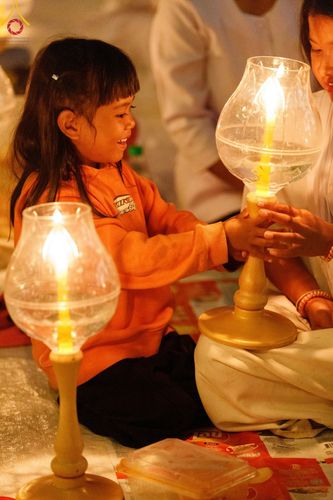 ภาพ No.206441:พิธีจุดประทีปถวายเป็นพุทธบูชา และบูชาธรรมมหาปูชนียาจารย์ ณ วัดสองพี่น้อง ต.ต้นตาล อ.สองพี่น้อง จ.สุพรรณบุรี ในโครงการธรรมยาตรา กตัญญูบูชา มหาปูชนียาจารย์ พระมงคลเทพมุนี(สด จนฺทสโร) พระผู้ปราบมาร อนุสรณ์สถาน 7 แห่ง ปีที่ 13 วันที่ 14 มกราคม พ.ศ. 2568
