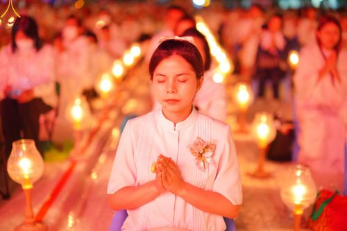 ภาพ No.206458:พิธีจุดประทีปถวายเป็นพุทธบูชา และบูชาธรรมมหาปูชนียาจารย์ ณ วัดสองพี่น้อง ต.ต้นตาล อ.สองพี่น้อง จ.สุพรรณบุรี ในโครงการธรรมยาตรา กตัญญูบูชา มหาปูชนียาจารย์ พระมงคลเทพมุนี(สด จนฺทสโร) พระผู้ปราบมาร อนุสรณ์สถาน 7 แห่ง ปีที่ 13 วันที่ 14 มกราคม พ.ศ. 2568