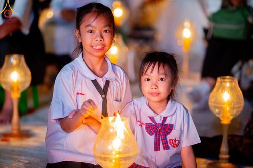 ภาพ No.206460:พิธีจุดประทีปถวายเป็นพุทธบูชา และบูชาธรรมมหาปูชนียาจารย์ ณ วัดสองพี่น้อง ต.ต้นตาล อ.สองพี่น้อง จ.สุพรรณบุรี ในโครงการธรรมยาตรา กตัญญูบูชา มหาปูชนียาจารย์ พระมงคลเทพมุนี(สด จนฺทสโร) พระผู้ปราบมาร อนุสรณ์สถาน 7 แห่ง ปีที่ 13 วันที่ 14 มกราคม พ.ศ. 2568