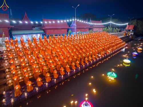 ภาพ No.206483:พิธีจุดประทีปถวายเป็นพุทธบูชา และบูชาธรรมมหาปูชนียาจารย์ ณ วัดสองพี่น้อง ต.ต้นตาล อ.สองพี่น้อง จ.สุพรรณบุรี ในโครงการธรรมยาตรา กตัญญูบูชา มหาปูชนียาจารย์ พระมงคลเทพมุนี(สด จนฺทสโร) พระผู้ปราบมาร อนุสรณ์สถาน 7 แห่ง ปีที่ 13 วันที่ 14 มกราคม พ.ศ. 2568