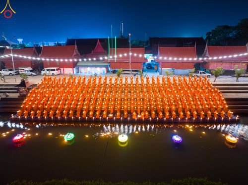 ภาพ No.206486:พิธีจุดประทีปถวายเป็นพุทธบูชา และบูชาธรรมมหาปูชนียาจารย์ ณ วัดสองพี่น้อง ต.ต้นตาล อ.สองพี่น้อง จ.สุพรรณบุรี ในโครงการธรรมยาตรา กตัญญูบูชา มหาปูชนียาจารย์ พระมงคลเทพมุนี(สด จนฺทสโร) พระผู้ปราบมาร อนุสรณ์สถาน 7 แห่ง ปีที่ 13 วันที่ 14 มกราคม พ.ศ. 2568