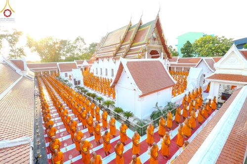 ภาพ No.206996:พิธีจุดประทีปถวายเป็นพุทธบูชา และบูชาธรรมมหาปูชนียาจารย์ ณ วัดโบสถ์(บน) ตำบลบางคูเวียง อำเภอบางกรวย จังหวัดนนทบุรี ในโครงการธรรมยาตรา กตัญญูบูชา มหาปูชนียาจารย์ พระมงคลเทพมุนี(สด จนฺทสโร) พระผู้ปราบมาร อนุสรณ์สถาน 7 แห่ง ปีที่ 13 วันที่ 18 มกราคม พ.ศ. 25