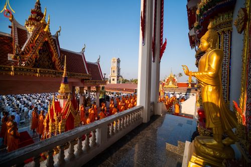 ภาพ No.206998:พิธีจุดประทีปถวายเป็นพุทธบูชา และบูชาธรรมมหาปูชนียาจารย์ ณ วัดโบสถ์(บน) ตำบลบางคูเวียง อำเภอบางกรวย จังหวัดนนทบุรี ในโครงการธรรมยาตรา กตัญญูบูชา มหาปูชนียาจารย์ พระมงคลเทพมุนี(สด จนฺทสโร) พระผู้ปราบมาร อนุสรณ์สถาน 7 แห่ง ปีที่ 13 วันที่ 18 มกราคม พ.ศ. 25