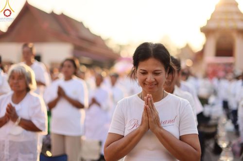 ภาพ No.207000:พิธีจุดประทีปถวายเป็นพุทธบูชา และบูชาธรรมมหาปูชนียาจารย์ ณ วัดโบสถ์(บน) ตำบลบางคูเวียง อำเภอบางกรวย จังหวัดนนทบุรี ในโครงการธรรมยาตรา กตัญญูบูชา มหาปูชนียาจารย์ พระมงคลเทพมุนี(สด จนฺทสโร) พระผู้ปราบมาร อนุสรณ์สถาน 7 แห่ง ปีที่ 13 วันที่ 18 มกราคม พ.ศ. 25
