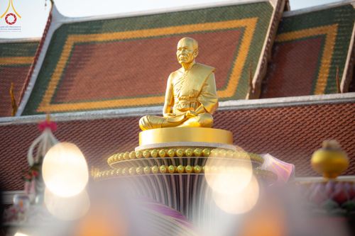 ภาพ No.207019:พิธีจุดประทีปถวายเป็นพุทธบูชา และบูชาธรรมมหาปูชนียาจารย์ ณ วัดโบสถ์(บน) ตำบลบางคูเวียง อำเภอบางกรวย จังหวัดนนทบุรี ในโครงการธรรมยาตรา กตัญญูบูชา มหาปูชนียาจารย์ พระมงคลเทพมุนี(สด จนฺทสโร) พระผู้ปราบมาร อนุสรณ์สถาน 7 แห่ง ปีที่ 13 วันที่ 18 มกราคม พ.ศ. 25