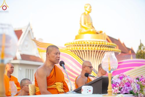 ภาพ No.207021:พิธีจุดประทีปถวายเป็นพุทธบูชา และบูชาธรรมมหาปูชนียาจารย์ ณ วัดโบสถ์(บน) ตำบลบางคูเวียง อำเภอบางกรวย จังหวัดนนทบุรี ในโครงการธรรมยาตรา กตัญญูบูชา มหาปูชนียาจารย์ พระมงคลเทพมุนี(สด จนฺทสโร) พระผู้ปราบมาร อนุสรณ์สถาน 7 แห่ง ปีที่ 13 วันที่ 18 มกราคม พ.ศ. 25