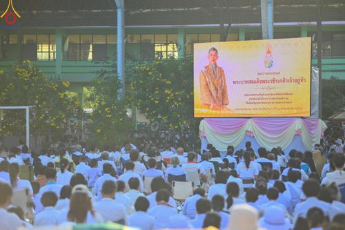 ภาพ No.207024:พิธีจุดประทีปถวายเป็นพุทธบูชา และบูชาธรรมมหาปูชนียาจารย์ ณ วัดโบสถ์(บน) ตำบลบางคูเวียง อำเภอบางกรวย จังหวัดนนทบุรี ในโครงการธรรมยาตรา กตัญญูบูชา มหาปูชนียาจารย์ พระมงคลเทพมุนี(สด จนฺทสโร) พระผู้ปราบมาร อนุสรณ์สถาน 7 แห่ง ปีที่ 13 วันที่ 18 มกราคม พ.ศ. 25