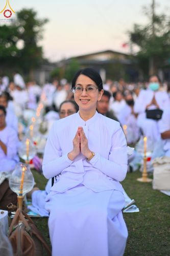ภาพ No.207053:พิธีจุดประทีปถวายเป็นพุทธบูชา และบูชาธรรมมหาปูชนียาจารย์ ณ วัดโบสถ์(บน) ตำบลบางคูเวียง อำเภอบางกรวย จังหวัดนนทบุรี ในโครงการธรรมยาตรา กตัญญูบูชา มหาปูชนียาจารย์ พระมงคลเทพมุนี(สด จนฺทสโร) พระผู้ปราบมาร อนุสรณ์สถาน 7 แห่ง ปีที่ 13 วันที่ 18 มกราคม พ.ศ. 25